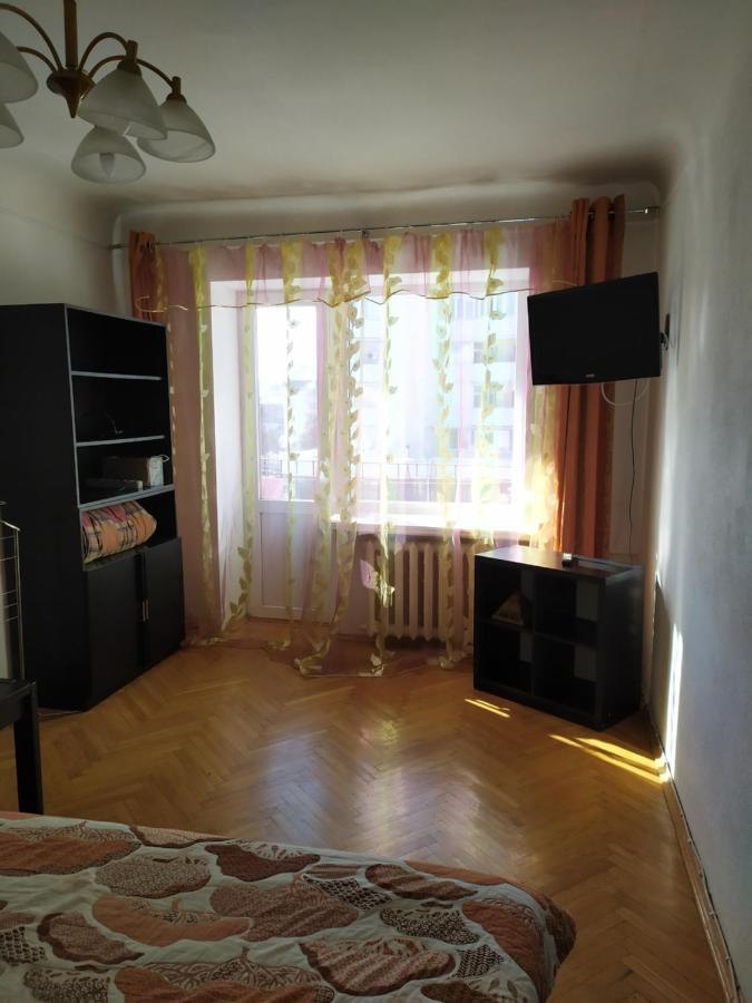 Apartament 3- Х Комнатная Квартира В Центре Rivne Zewnętrze zdjęcie